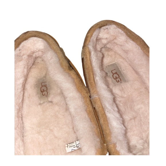 UGG women’s Dakota mocassin slippers - size 9 - Picture 3 of 6